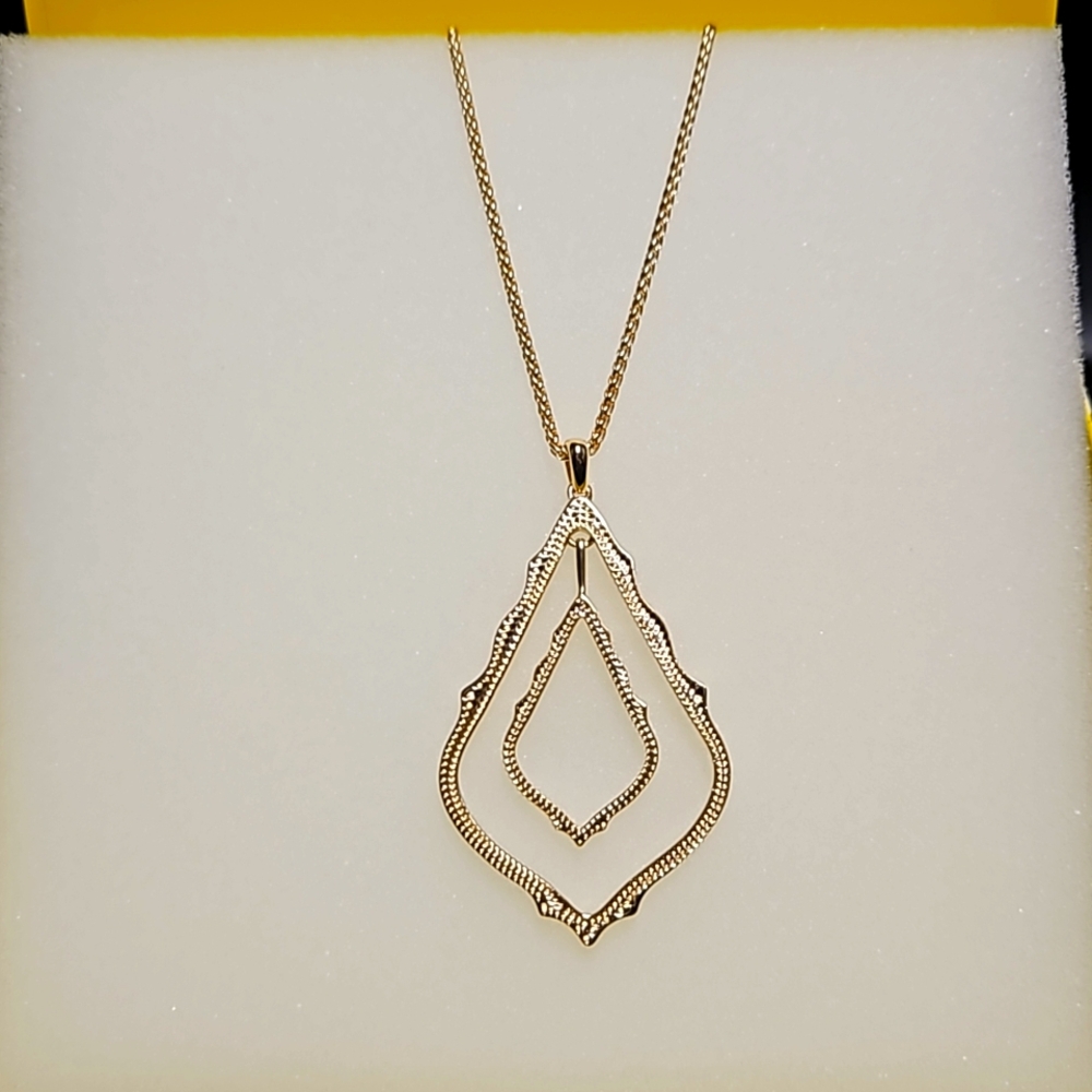 New Kendra Scott Necklace in Gold.